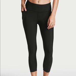 Victoria’s Secret Sport Total Knockout capris